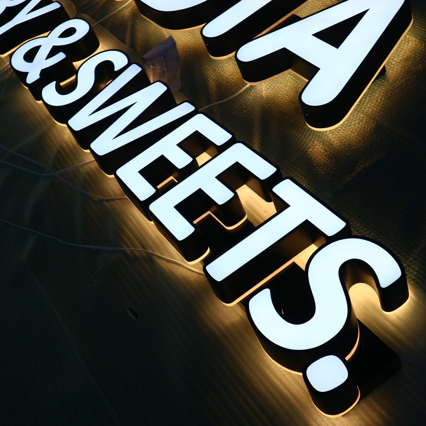 Custom outdoor led stainless steel channel sign for business
