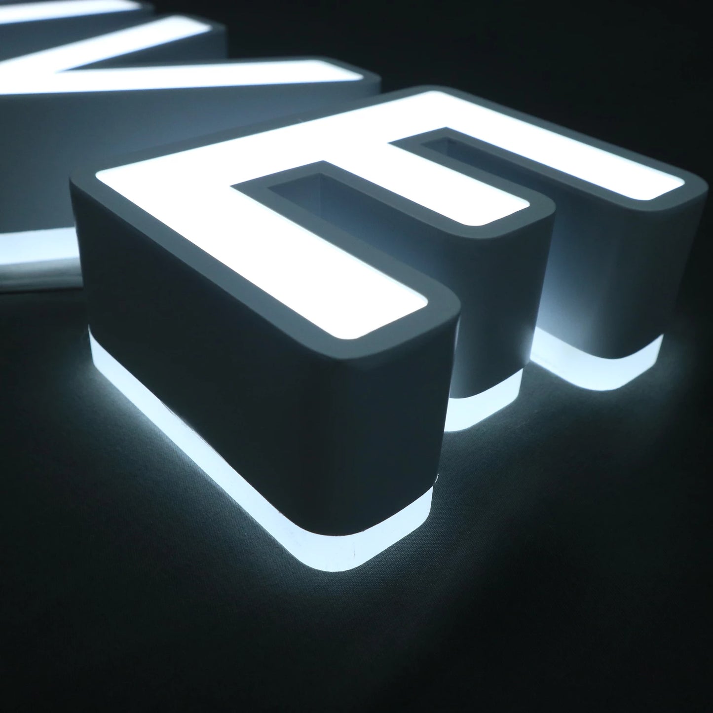 Customized Acrylic 3d Channel Luminous Letter Sign for Business Hospital School
